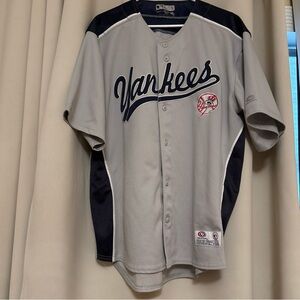 NEW YORK YANKEES Jersey Gray,Blue 
True Fan Men’s XL Genuine Merchandise 🎄
